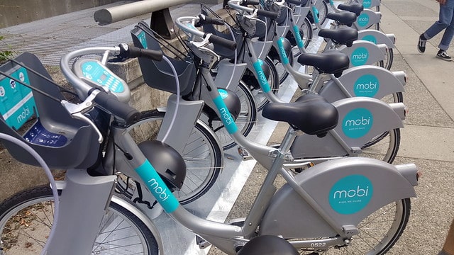 Mobi bike stations on 7th-min