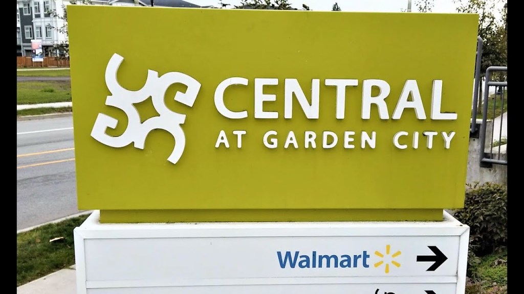 Central at Garden City retail center