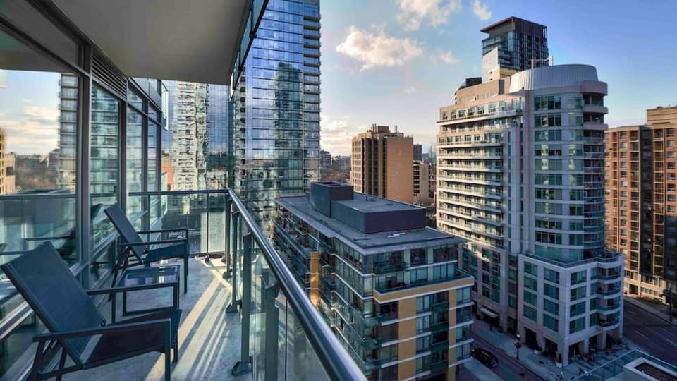 balcony_condo_downtown-Toronto
