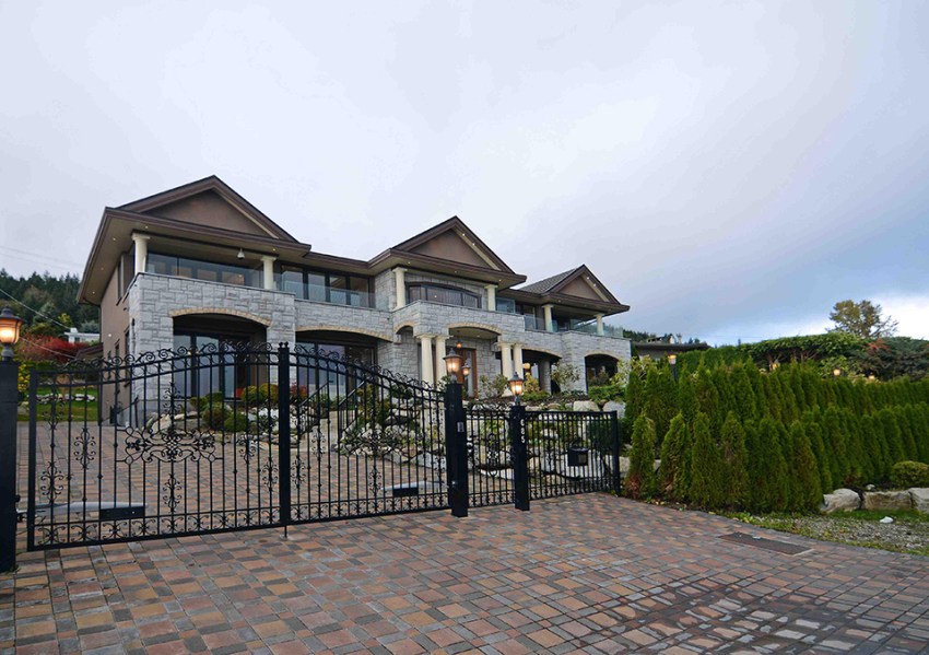 South Forest Hill Residences for sale.The house price in Canada is 50% higher than that in the United States