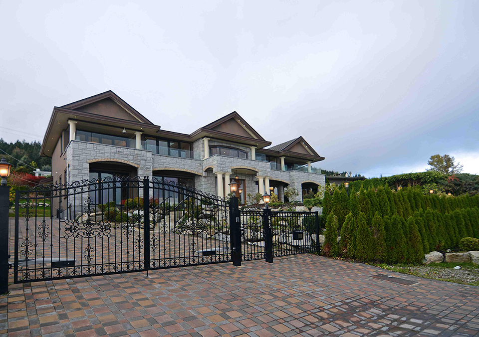 South Forest Hill Residences for sale.The house price in Canada is 50% higher than that in the United States